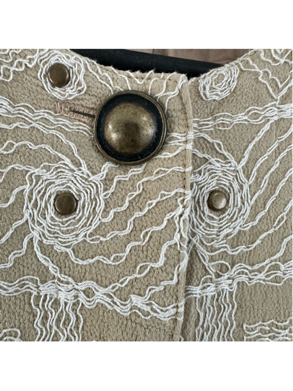 Double D Ranch Beige Textured Embroidered Buttoned Top Small - Picture 7 of 11